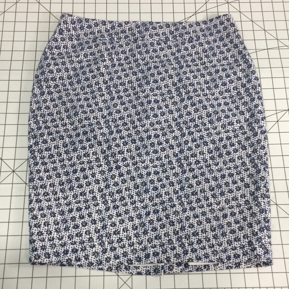 Ann Taylor Blue Daisy Pencil Skirt size 6
